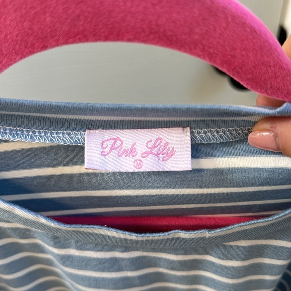 Pink Lily Light Blue Striped Semi Cropped Long Sleeve Top Size Medium NWOT - Picture 3 of 5